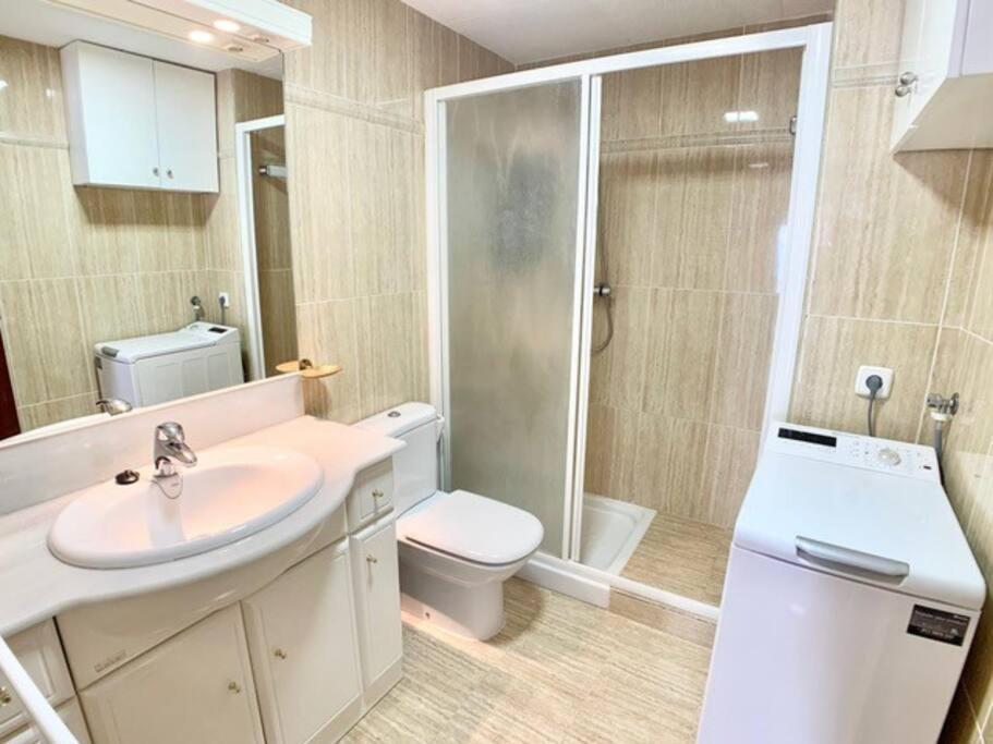 Appartement Les Pieds Dans L'eau, La Tete Dans Les Nuages, Roses